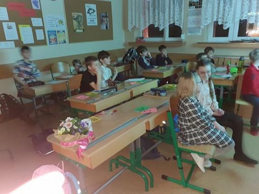  Grafika #19: Dzień Kobiet w klasie IV - fotorelacja grafika