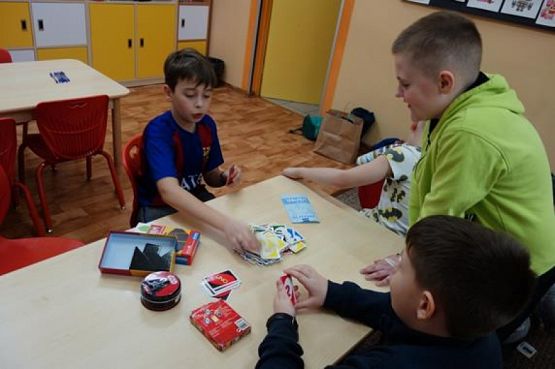  Grafika #1: NOCKA W SZKOLE KLASY 5 b grafika