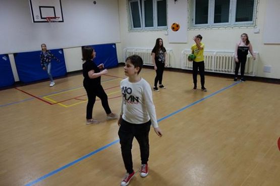  Grafika #6: NOCKA W SZKOLE KLASY 5 b grafika