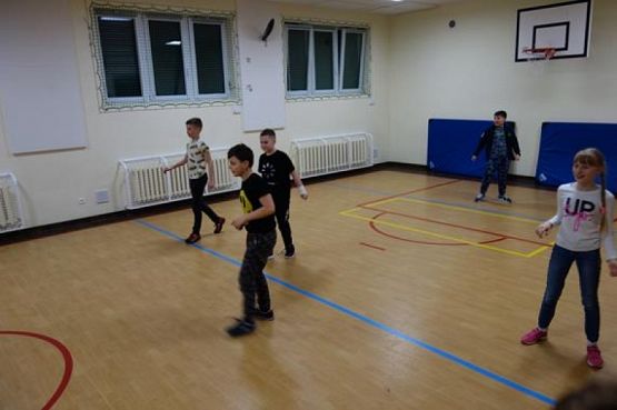  Grafika #7: NOCKA W SZKOLE KLASY 5 b grafika