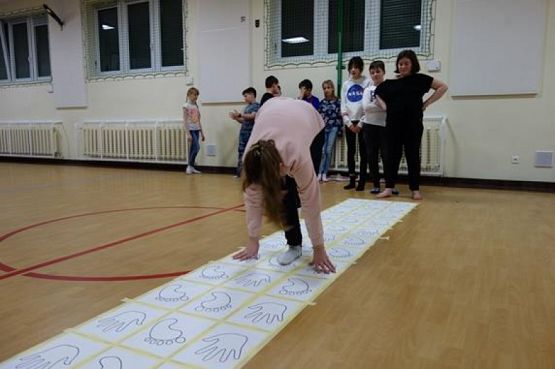  Grafika #16: NOCKA W SZKOLE KLASY 5 b grafika