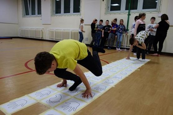  Grafika #17: NOCKA W SZKOLE KLASY 5 b grafika