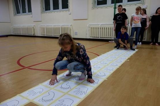  Grafika #18: NOCKA W SZKOLE KLASY 5 b grafika