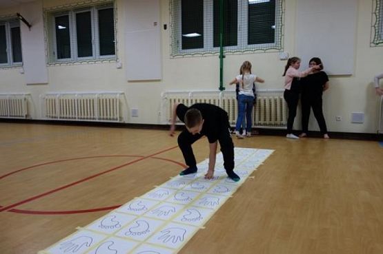  Grafika #22: NOCKA W SZKOLE KLASY 5 b grafika