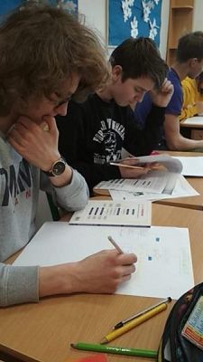  Grafika #4: Zajęcia udzielania pierwszej pomocy w klasach ósmych - fotorelacja grafika