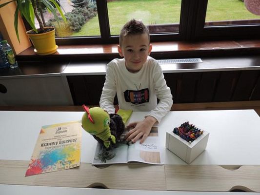  Grafika #1: NAGRODA GŁÓWNA w Międzyszkolnym Konkursie Plastycznym ,,Pocztówka z wakacji grafika