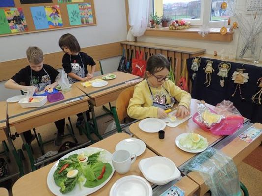  Grafika #0: Regaty na liściach sałaty grafika