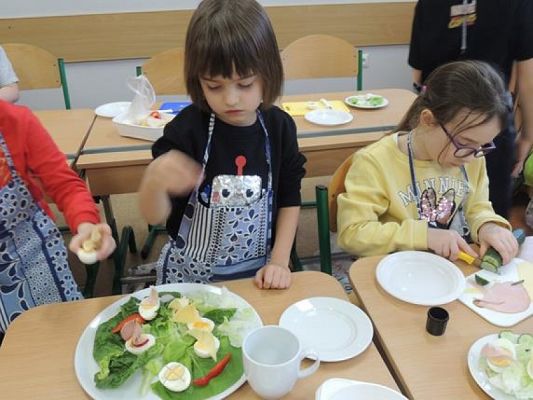  Grafika #1: Regaty na liściach sałaty grafika