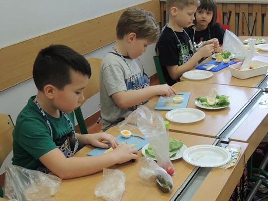  Grafika #3: Regaty na liściach sałaty grafika