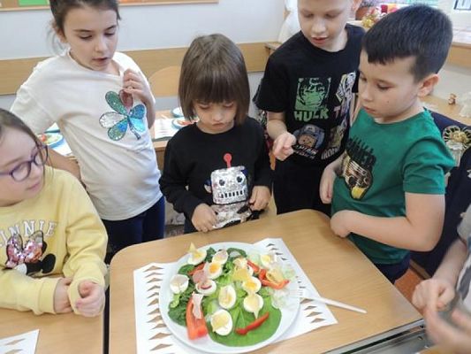  Grafika #7: Regaty na liściach sałaty grafika