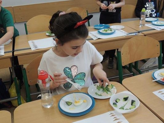  Grafika #12: Regaty na liściach sałaty grafika