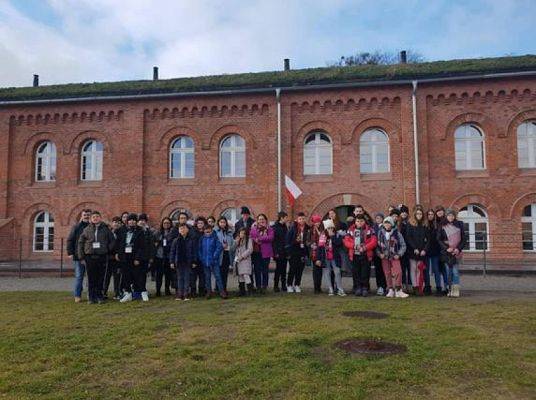  Grafika #3: Fotorelacja z 2 i 3 dnia projektu Erasmus+ "Second life" grafika