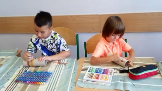  Grafika #0: ,,Szeptacze w klasie pierwszej grafika