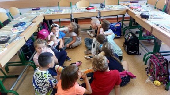  Grafika #4: ,,Szeptacze w klasie pierwszej grafika