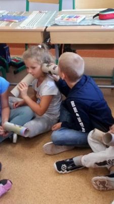  Grafika #5: ,,Szeptacze w klasie pierwszej grafika