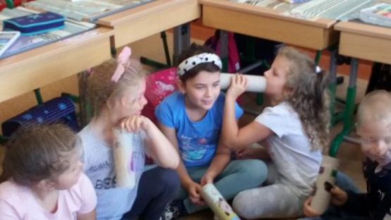  Grafika #6: ,,Szeptacze w klasie pierwszej grafika