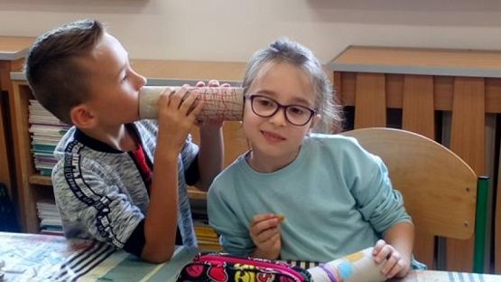  Grafika #8: ,,Szeptacze w klasie pierwszej grafika