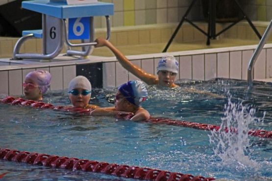  Grafika #2: Sztafety pływackie grafika