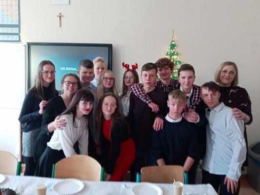  Grafika #0: Wigilie klasowe i wspólne kolędowanie - fotorelacja grafika