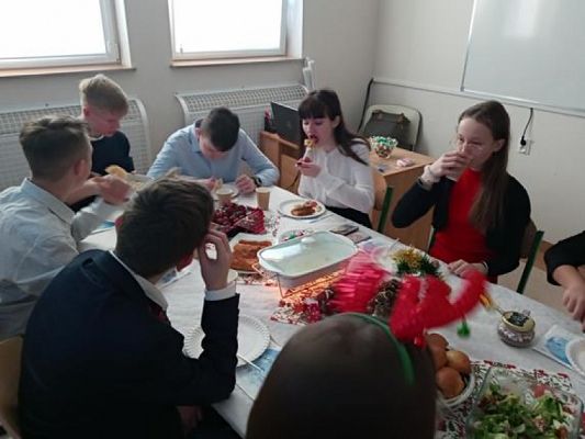  Grafika #1: Wigilie klasowe i wspólne kolędowanie - fotorelacja grafika