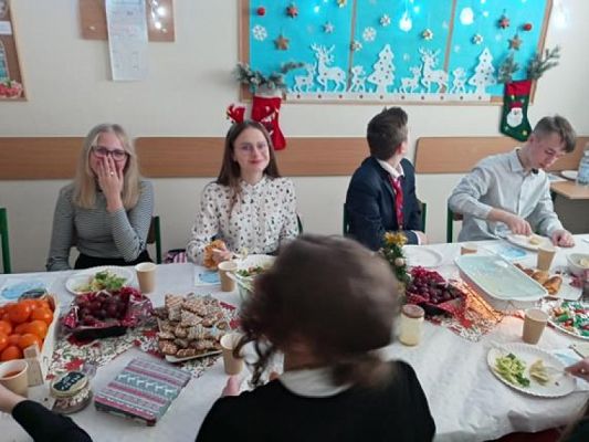  Grafika #3: Wigilie klasowe i wspólne kolędowanie - fotorelacja grafika