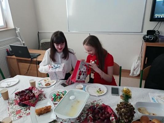  Grafika #5: Wigilie klasowe i wspólne kolędowanie - fotorelacja grafika