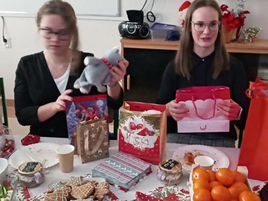  Grafika #7: Wigilie klasowe i wspólne kolędowanie - fotorelacja grafika