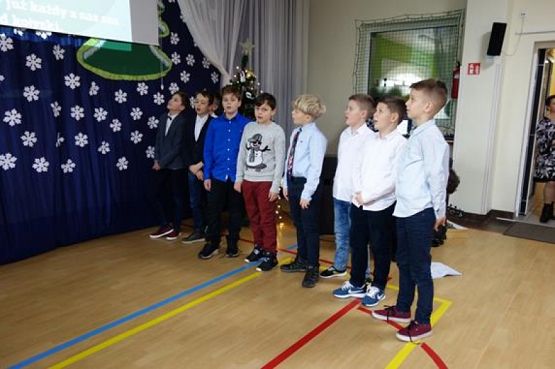  Grafika #9: Wigilie klasowe i wspólne kolędowanie - fotorelacja grafika