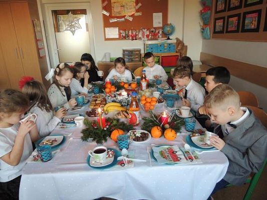  Grafika #15: Wigilie klasowe i wspólne kolędowanie - fotorelacja grafika