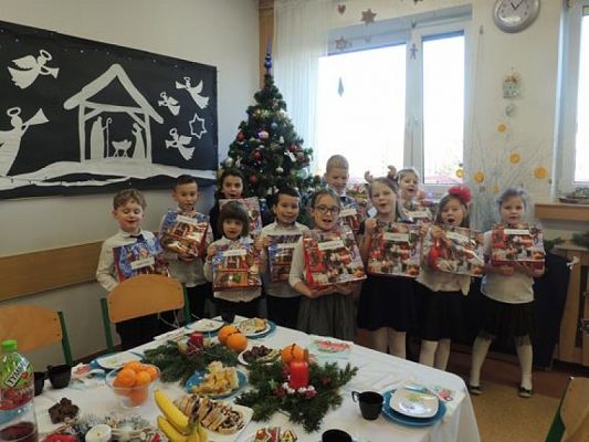  Grafika #18: Wigilie klasowe i wspólne kolędowanie - fotorelacja grafika