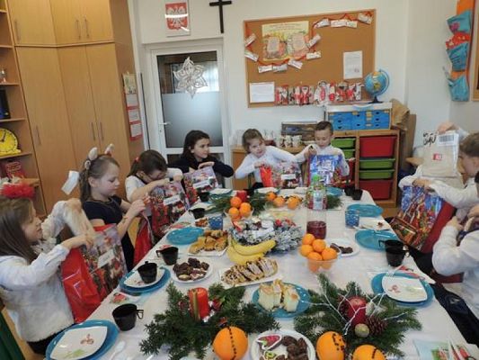  Grafika #20: Wigilie klasowe i wspólne kolędowanie - fotorelacja grafika