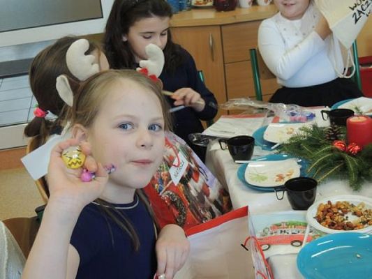  Grafika #22: Wigilie klasowe i wspólne kolędowanie - fotorelacja grafika