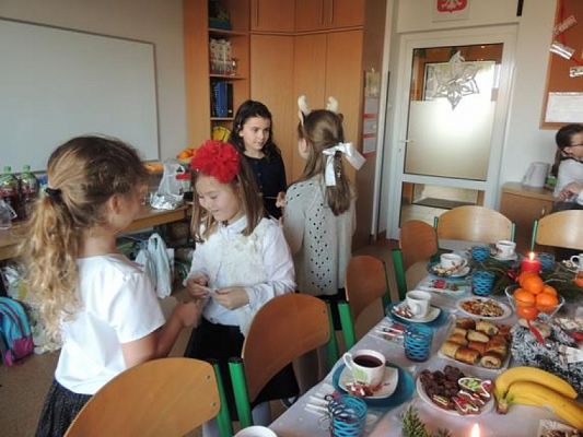  Grafika #25: Wigilie klasowe i wspólne kolędowanie - fotorelacja grafika