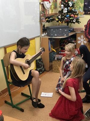  Grafika #36: Wigilie klasowe i wspólne kolędowanie - fotorelacja grafika