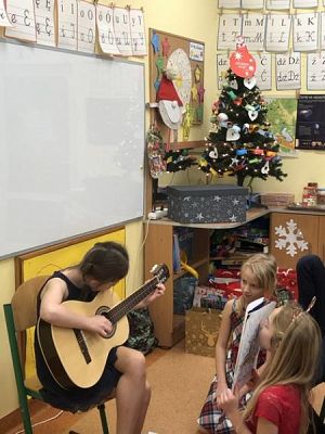  Grafika #37: Wigilie klasowe i wspólne kolędowanie - fotorelacja grafika