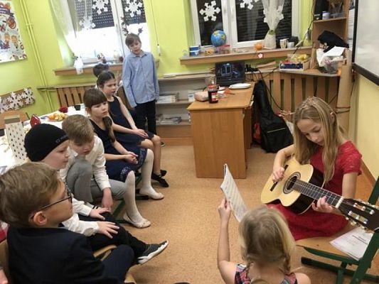  Grafika #38: Wigilie klasowe i wspólne kolędowanie - fotorelacja grafika