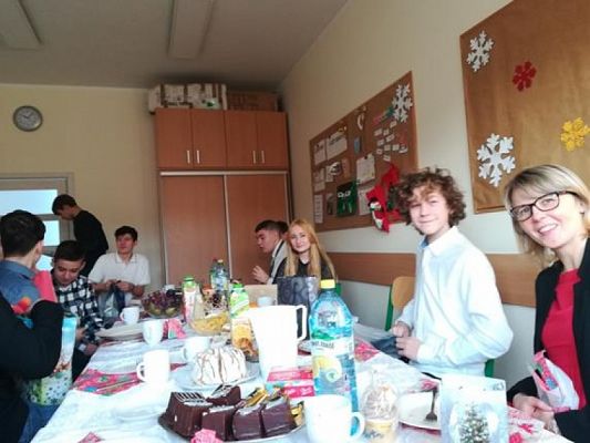  Grafika #40: Wigilie klasowe i wspólne kolędowanie - fotorelacja grafika
