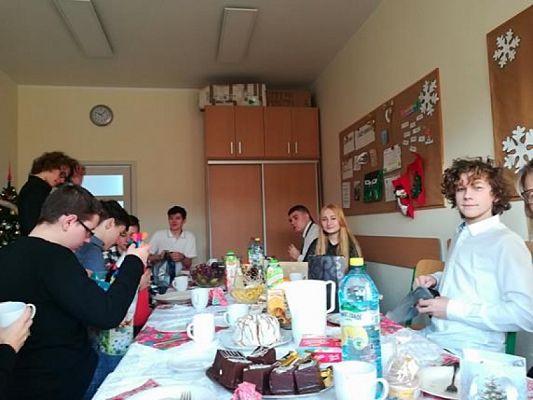  Grafika #42: Wigilie klasowe i wspólne kolędowanie - fotorelacja grafika