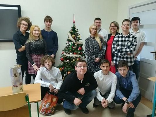  Grafika #44: Wigilie klasowe i wspólne kolędowanie - fotorelacja grafika
