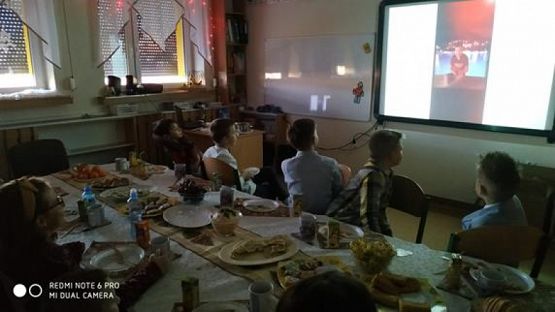  Grafika #47: Wigilie klasowe i wspólne kolędowanie - fotorelacja grafika