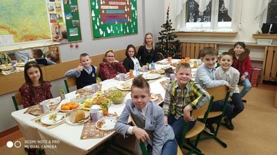  Grafika #48: Wigilie klasowe i wspólne kolędowanie - fotorelacja grafika