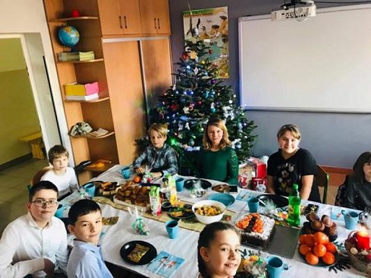  Grafika #51: Wigilie klasowe i wspólne kolędowanie - fotorelacja grafika