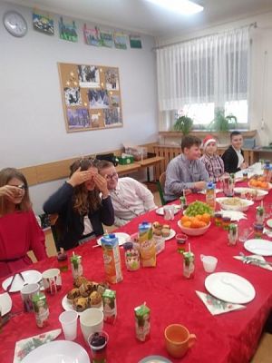  Grafika #55: Wigilie klasowe i wspólne kolędowanie - fotorelacja grafika