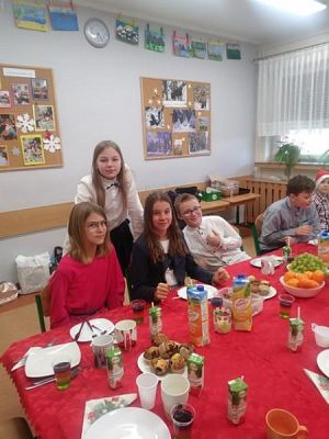  Grafika #56: Wigilie klasowe i wspólne kolędowanie - fotorelacja grafika