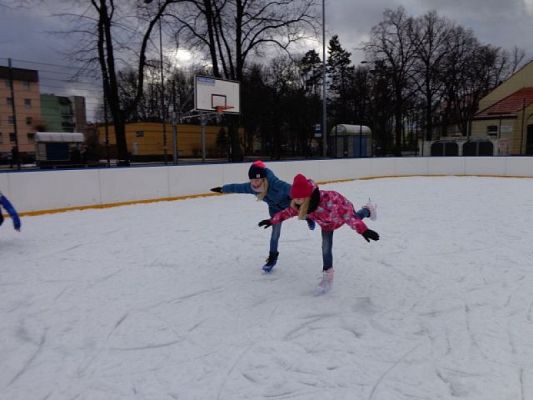  Grafika #4: Czwartkowa lekcja wf-u na lodowisku grafika