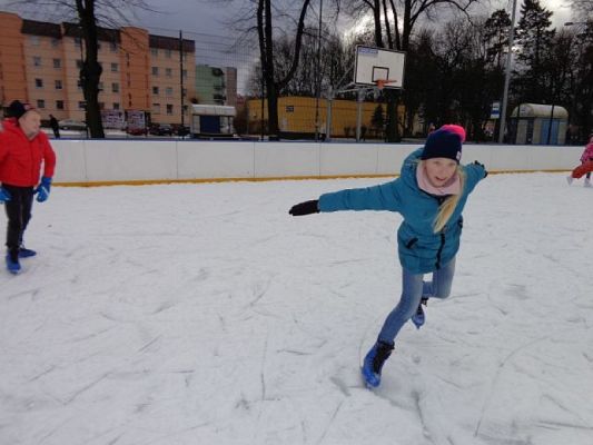  Grafika #5: Czwartkowa lekcja wf-u na lodowisku grafika