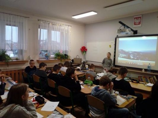  Grafika #3: Kl. 6b – z fotografią po angielsku grafika