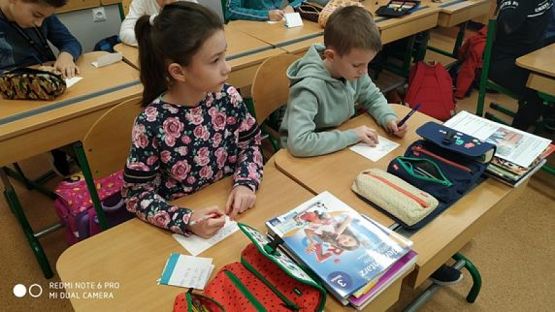  Grafika #0: Uczniowie klasy 3a wysyłają kartki świąteczne grafika