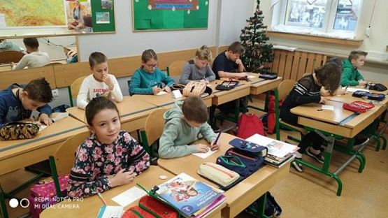  Grafika #3: Uczniowie klasy 3a wysyłają kartki świąteczne grafika