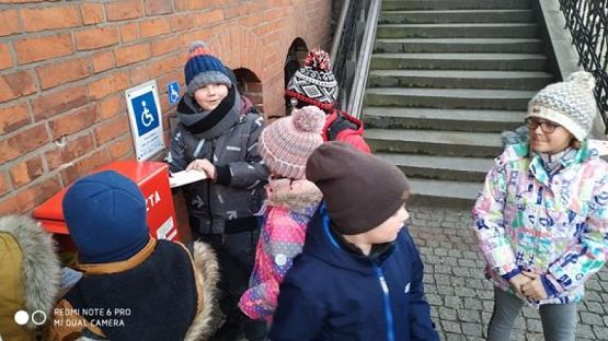  Grafika #7: Uczniowie klasy 3a wysyłają kartki świąteczne grafika